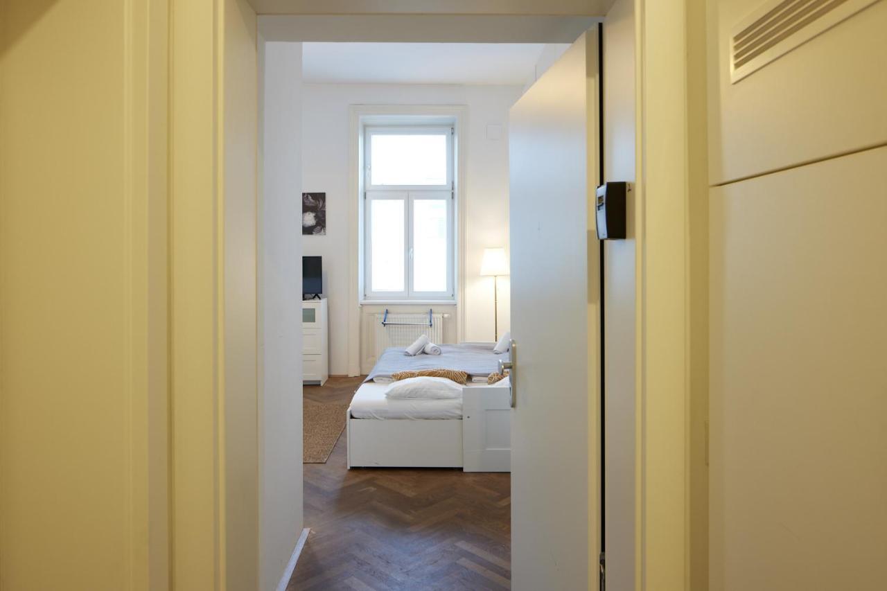 Nice Studio Close To Metro III Відень Екстер'єр фото